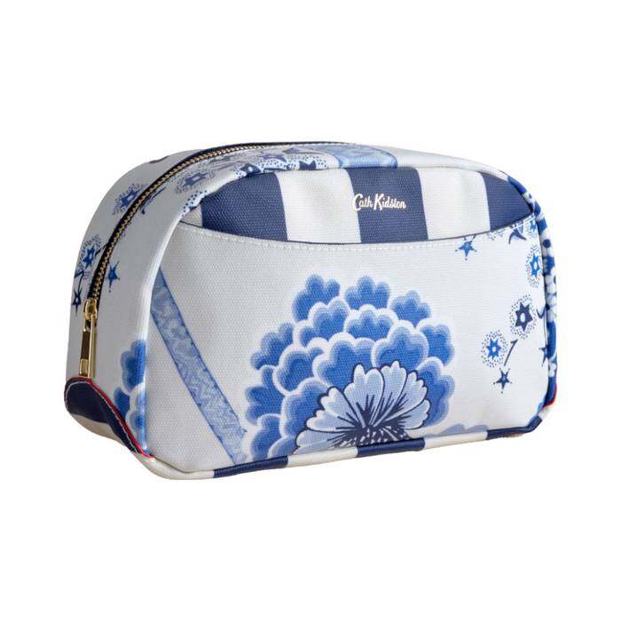 Female Travel Wallet Doodles & Daydreams Floral Blue