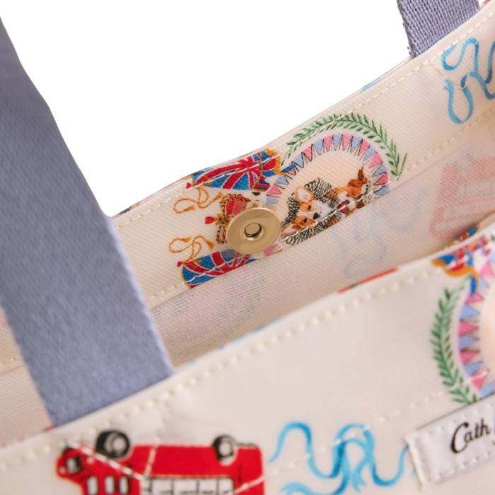 Female Medium Bookbag London Crest Ecru 1
