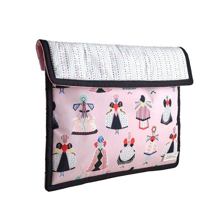 Female 15" Laptop case Dolly Muse Pink