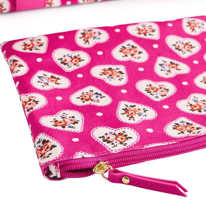 Female Overnight Bag Lace Hearts Pink 1