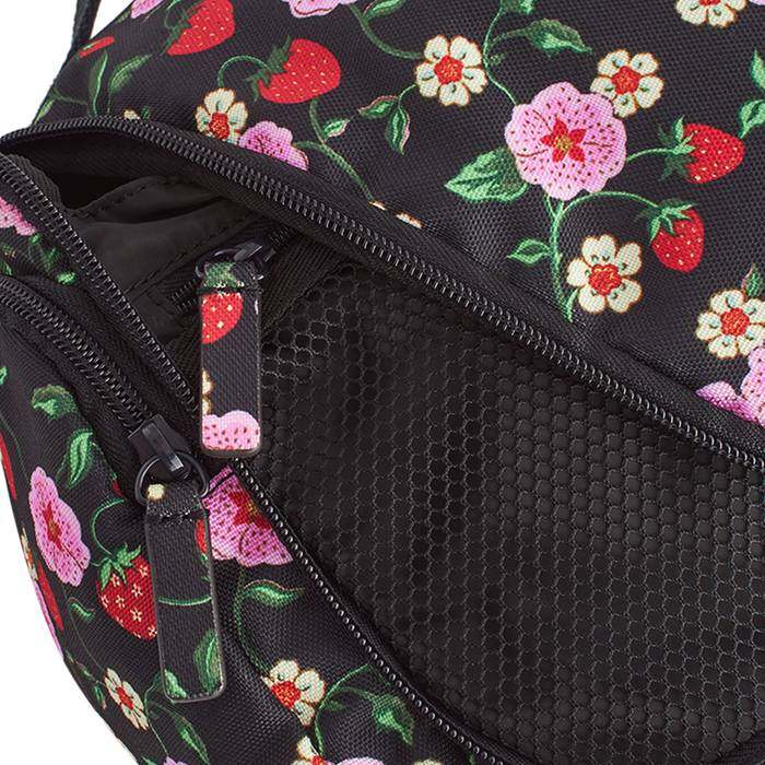 Wash Bag Strawberry Black 1